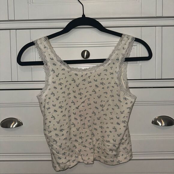 ✨BOGO FREE ✨ EUC Brandy Melville Tank - Picture 3 of 3
